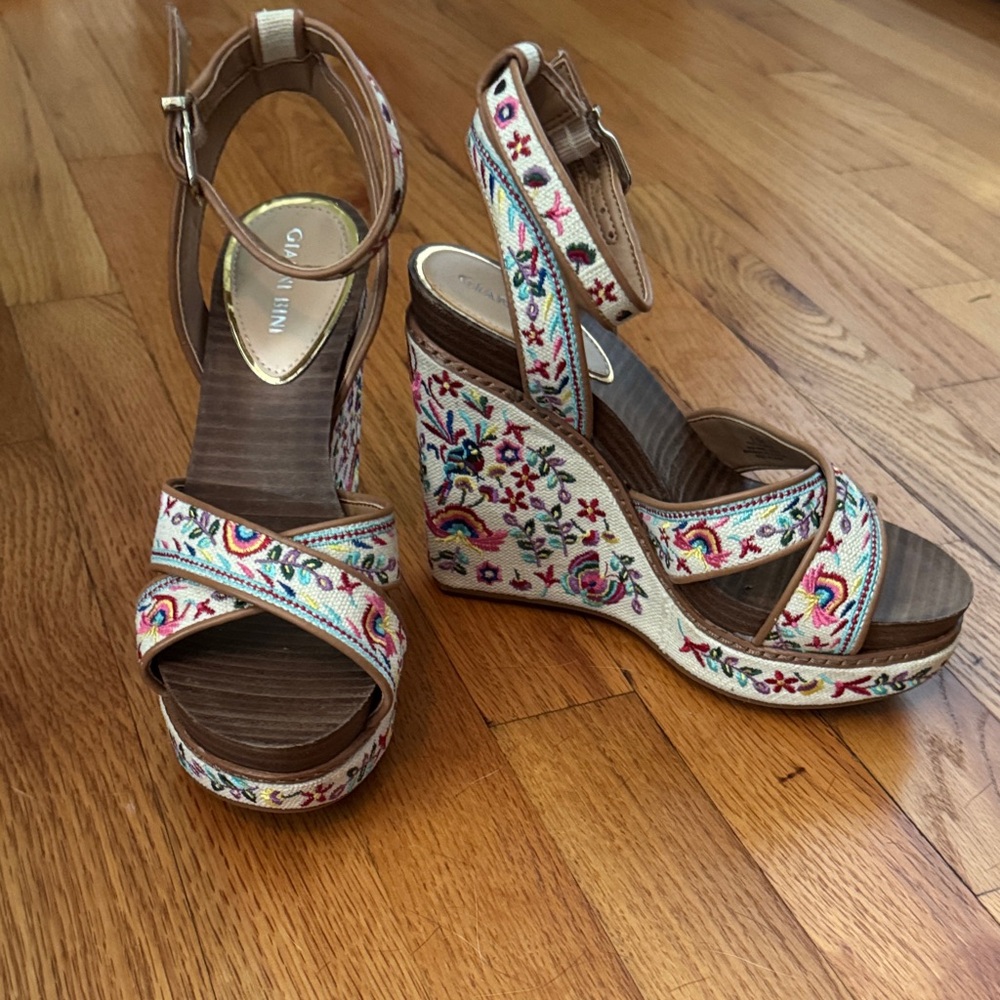 Gianni Bini Multicolor Embroidered Wedges